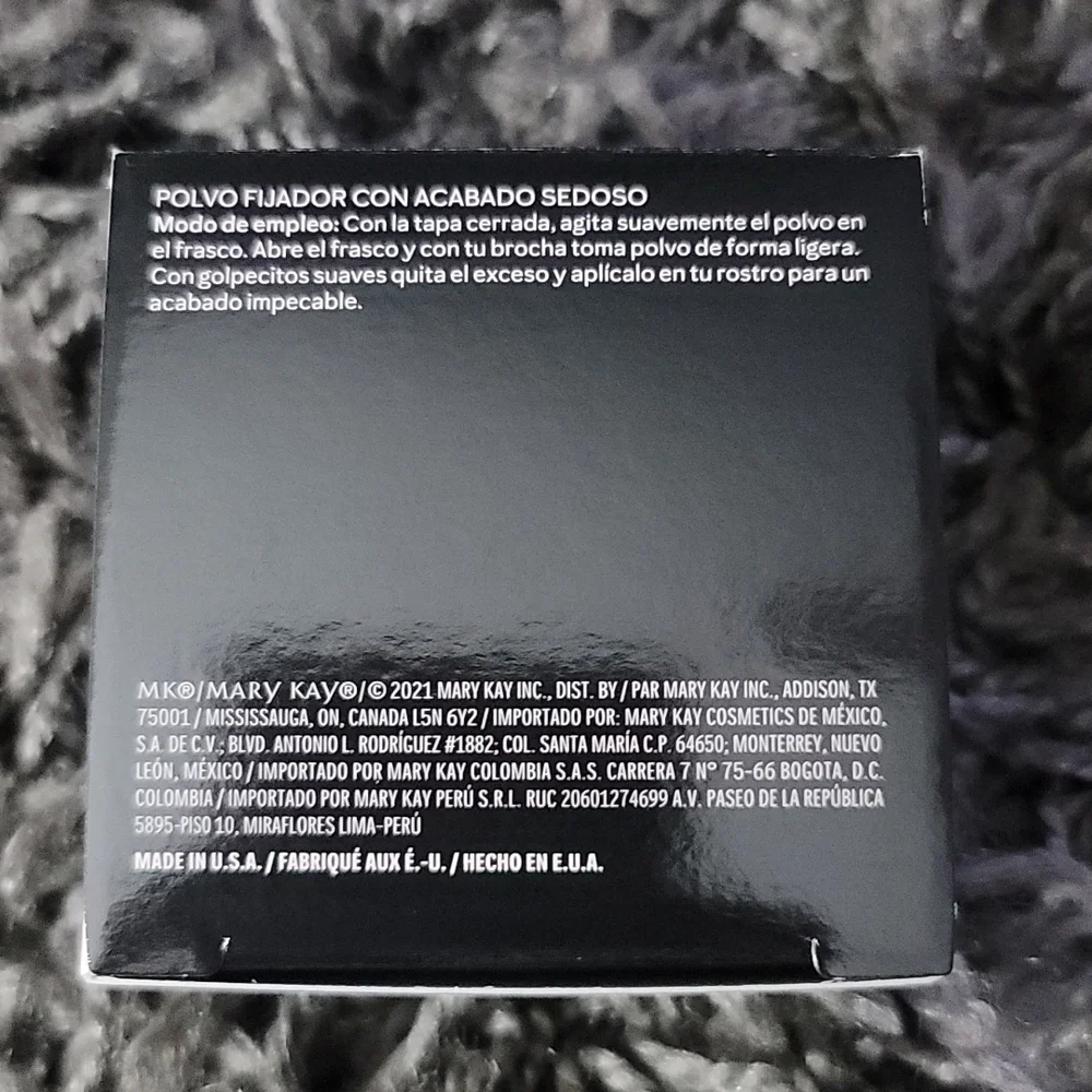 💗NIB Mary Kay Silky Setting Powder: Light - Medium Ivory💗